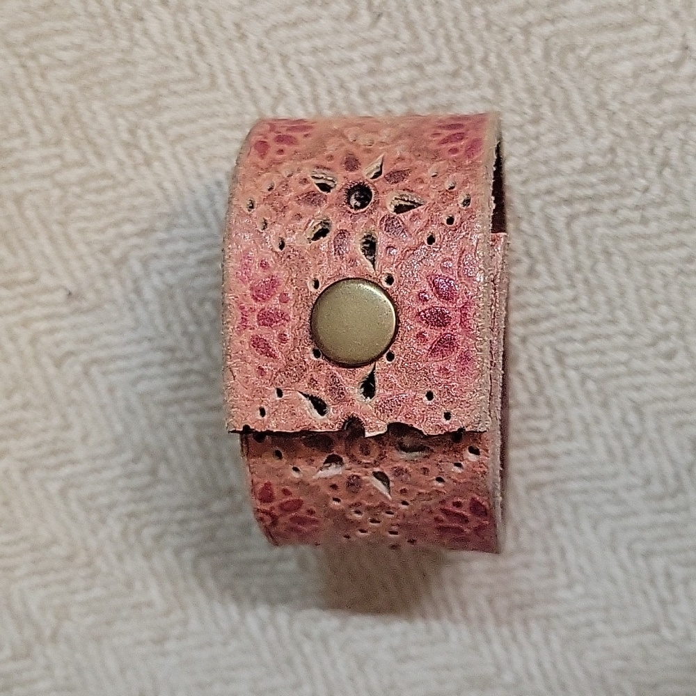 🔥LAST ONE🔥 Upcycled Reimagined Leather Cuff Bracelet - Picture 4 of 6